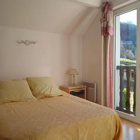 Avec Vue Sur La Montagne *